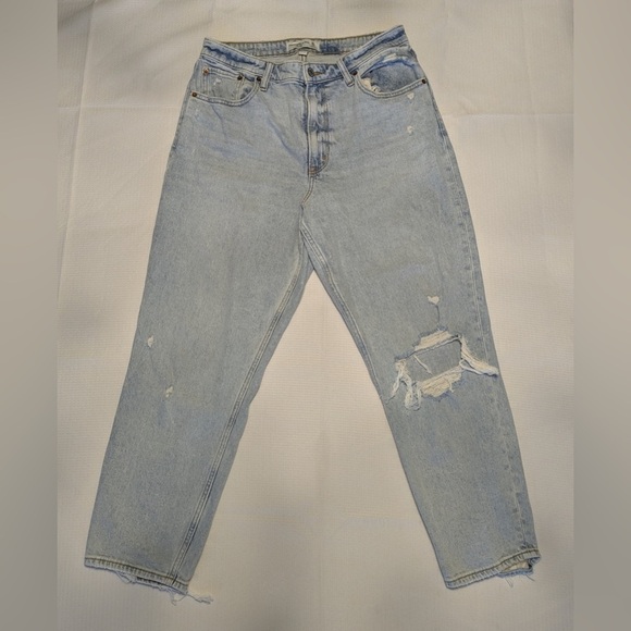 Abercrombie & Fitch Denim - Abercrombie & Fitch The Mom High Rise Curve Love Light Wash Distressed 10R